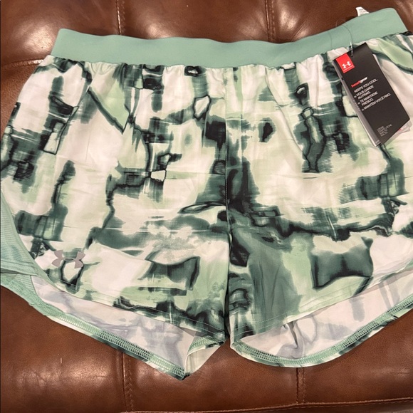 Under Armour Abstract Green Shorts - Picture 1 of 4